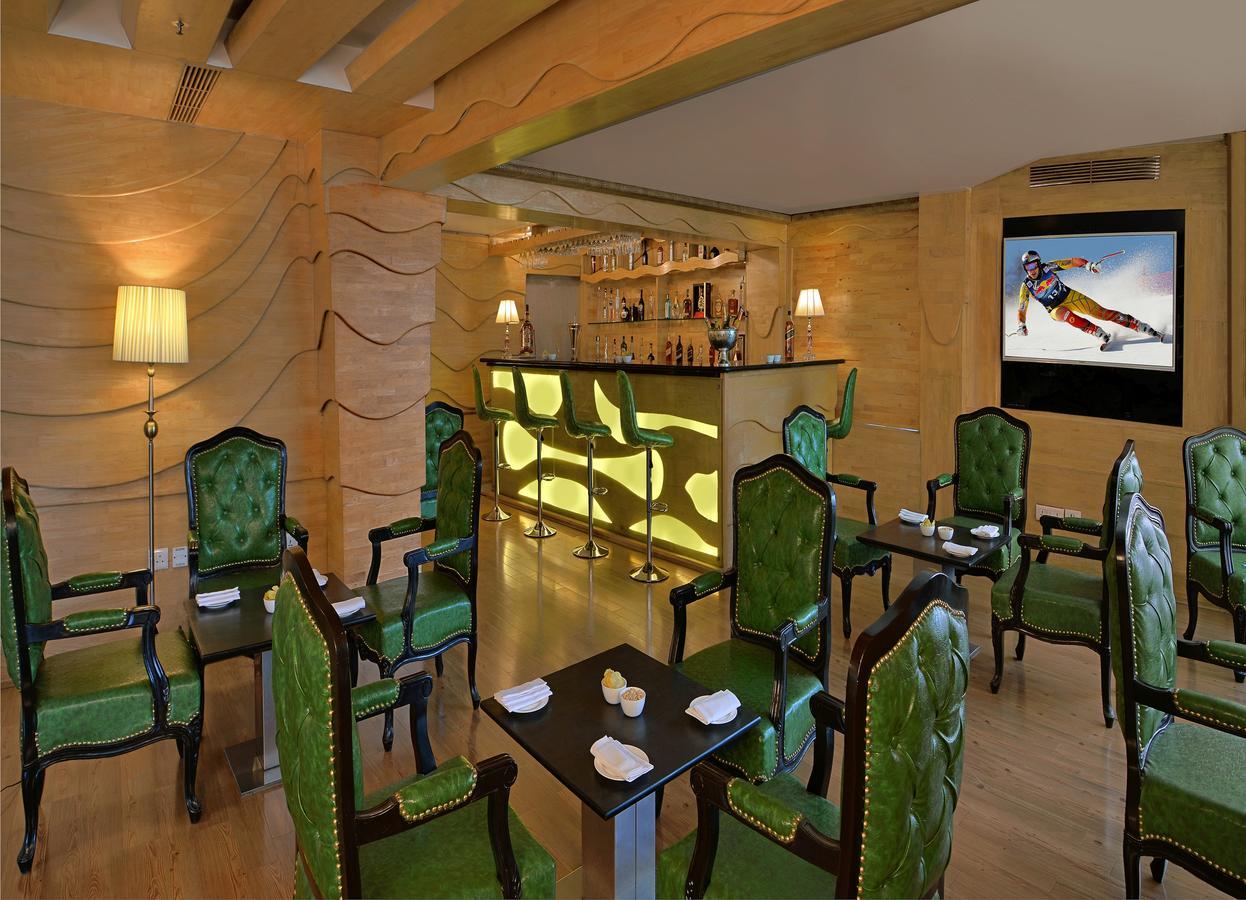 陶鲁斯萨罗瓦门廊酒店 新德里 外观 照片